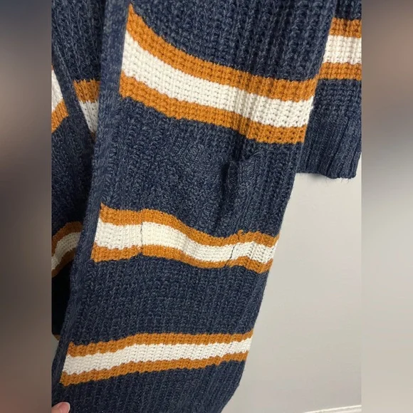 Pink Rose cardigan - Picture 2 of 9